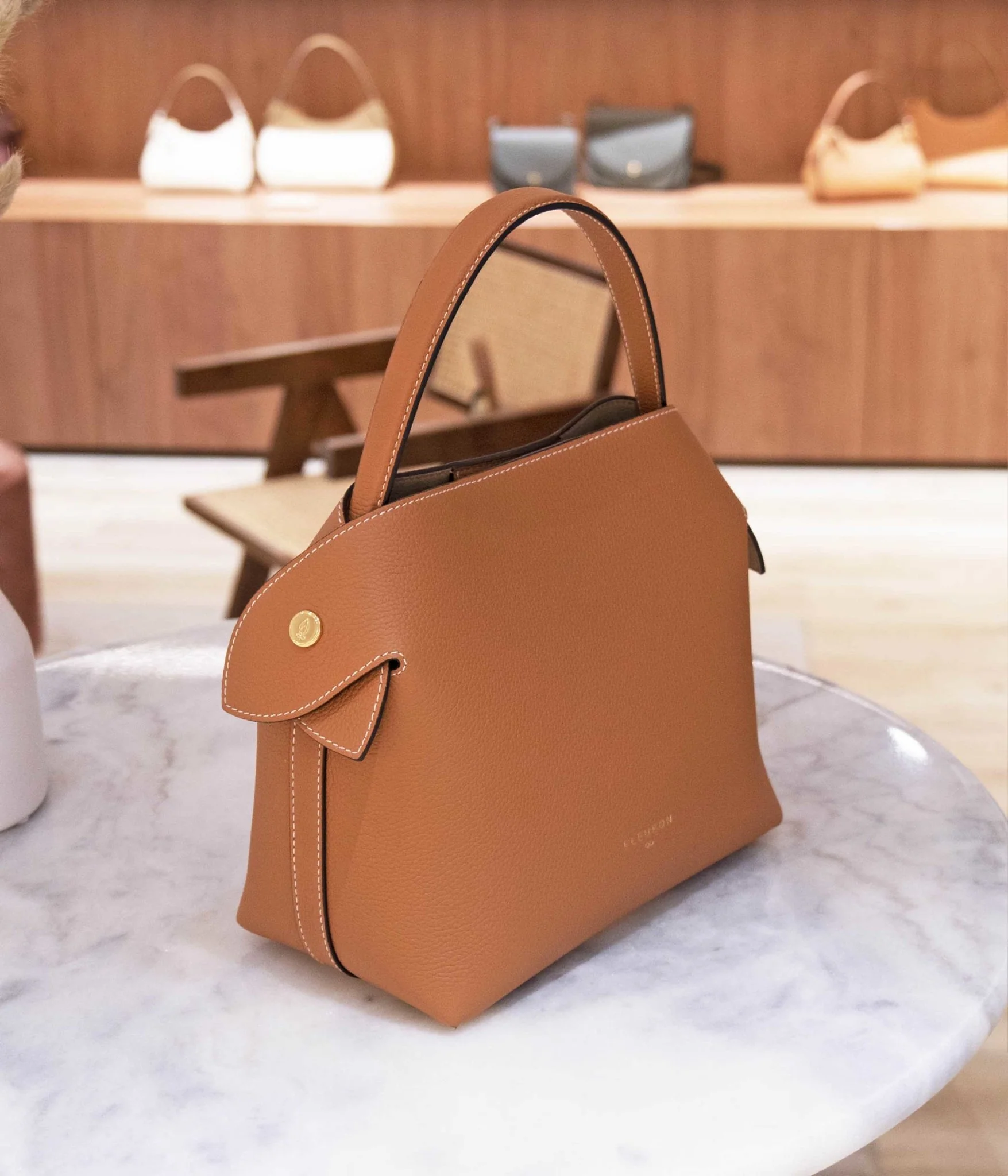 Medium Swann | Caramel - Image 4