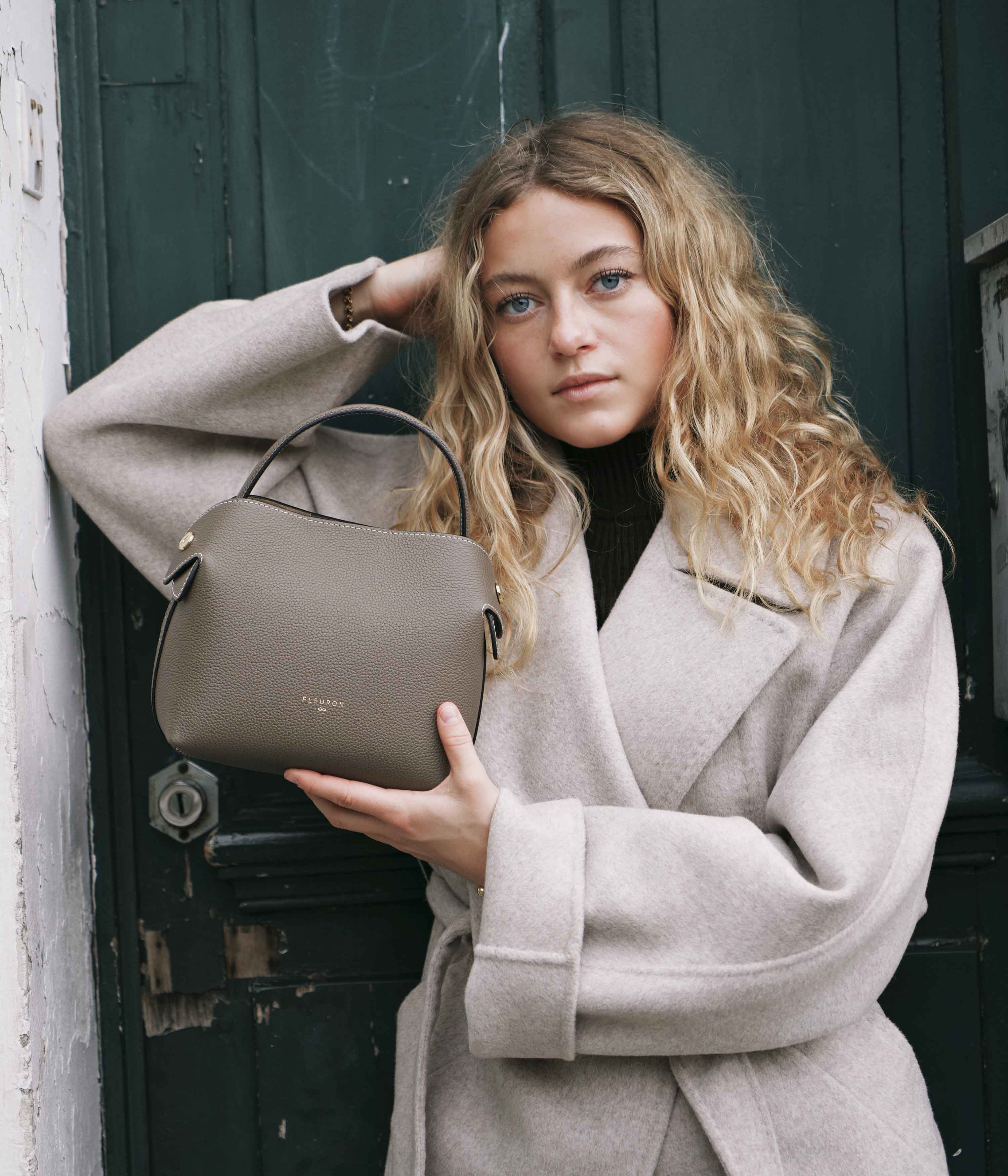 Mini Swann | Taupe - Image 4
